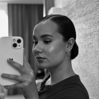 Аватар гинеколог с кружкой кофе