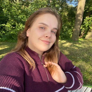 Аватар Маша читает и офигевает