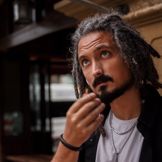 Аватар Telegram-канала Пётр Соловаров | AI Marketing $ Smart Posting | ИИ Маркетинг Умный Постинг