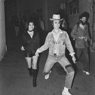 Аватар Telegram-канала Таксист плаче, якщо прислухатись.